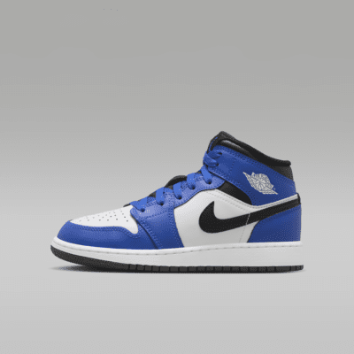 Air Jordan 1 Mid Older Kids Shoes. Nike IE